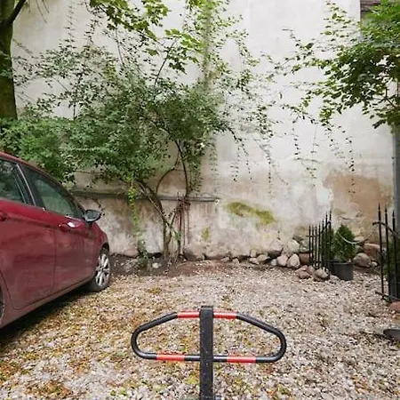 In Old Town With Free Parking Apartment *