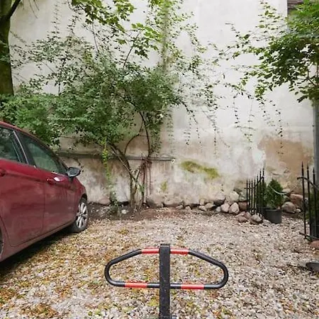 In Old Town With Free Parking Apartment *